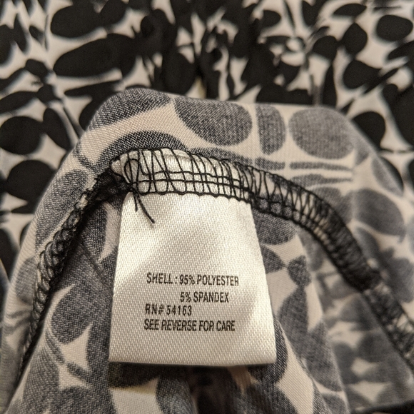 Calvin Klein size Medium sleeveless top - Picture 2 of 6